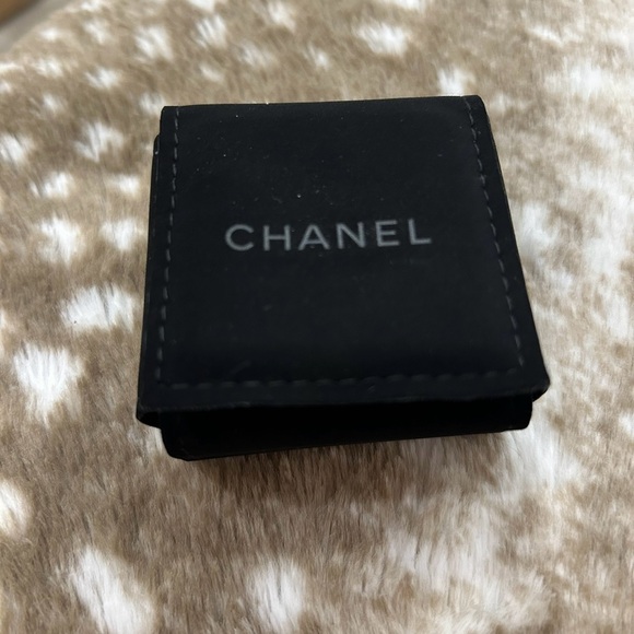 Chanel two tone double CC’s post earring - Picture 3 of 4